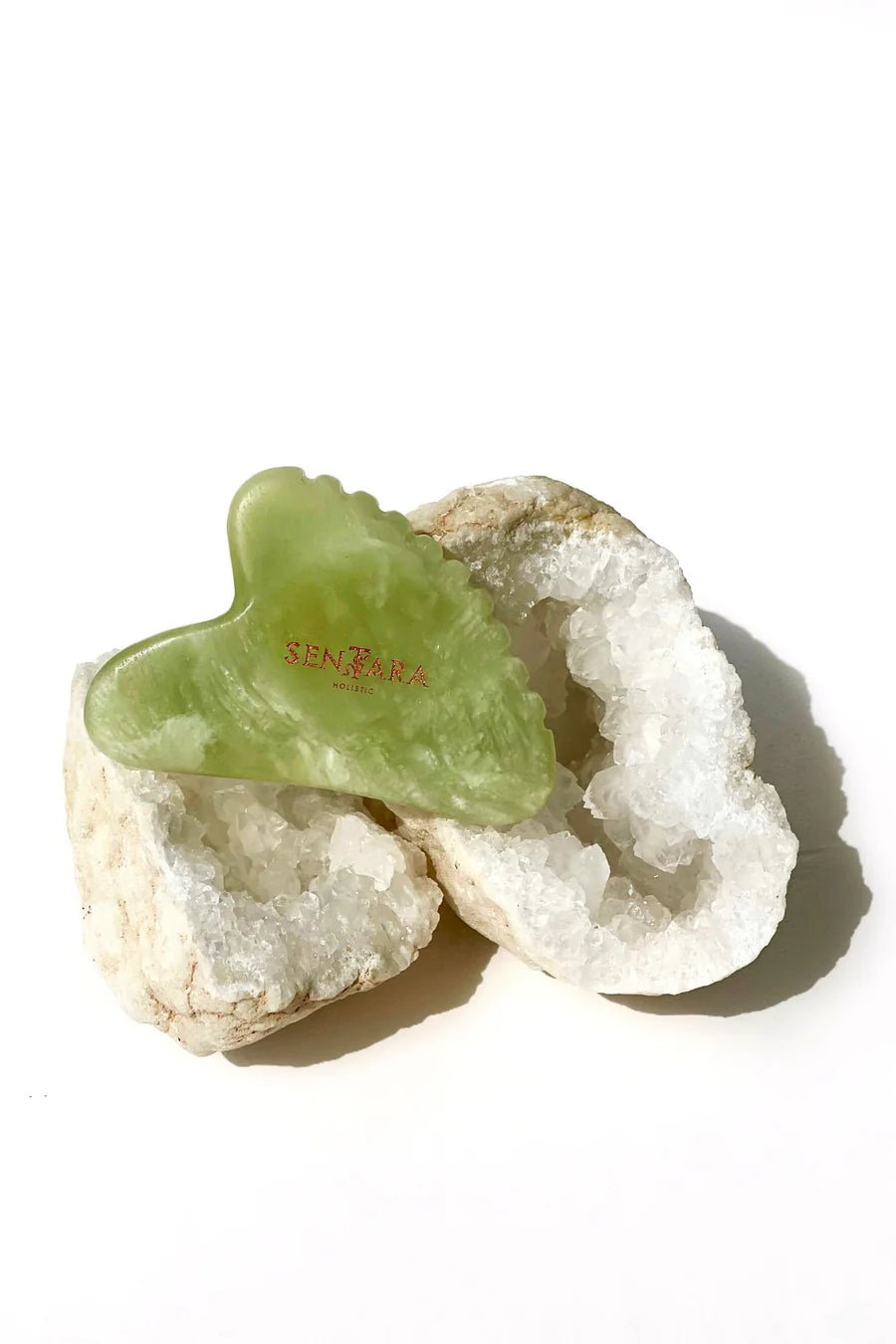 Gua Sha en Jade vert - coeur à dents - Maison Caldeira