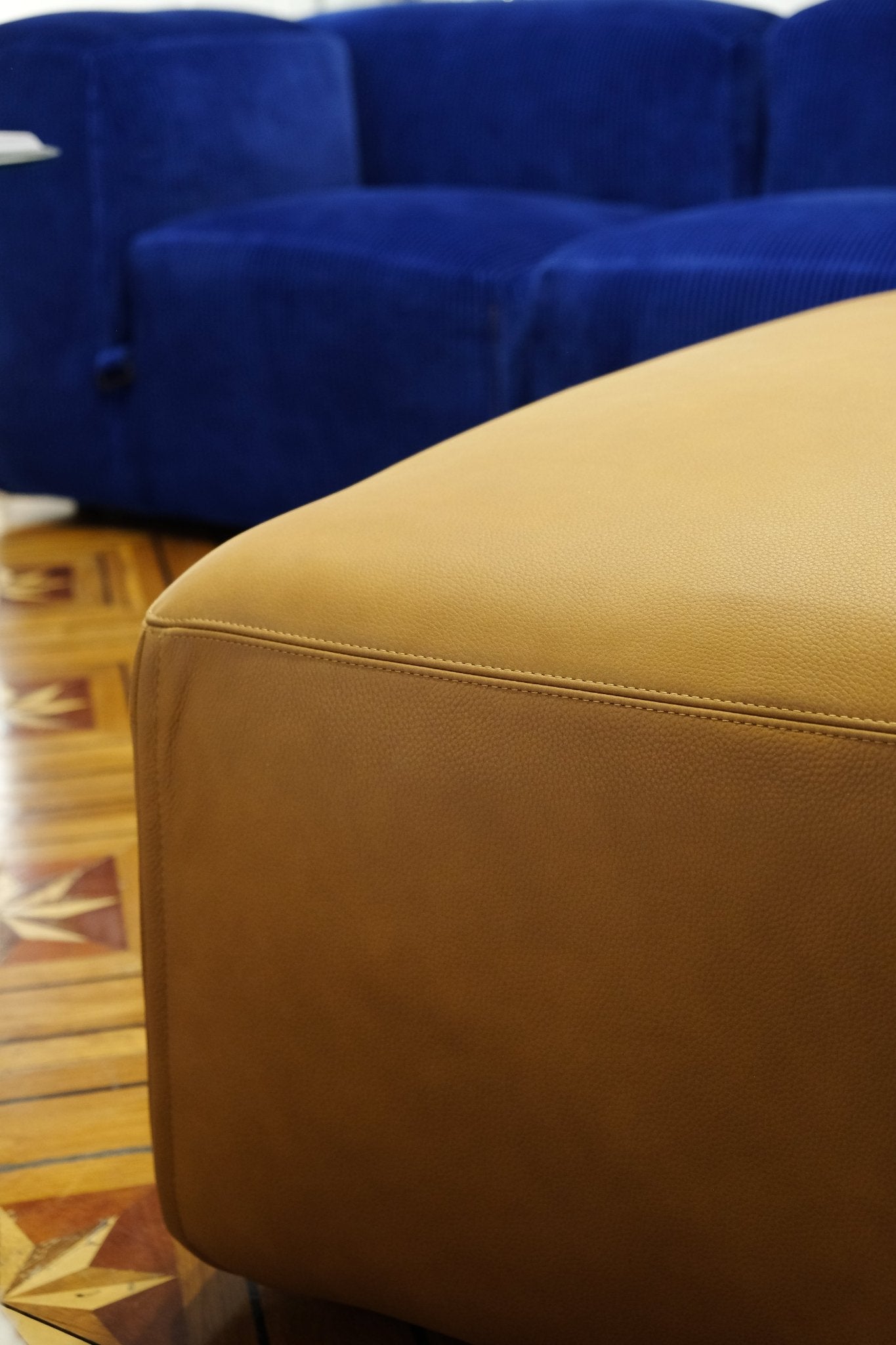 Ottoman pouf en cuir Mura - Camel - Tacchini - Design Italien - Maison Caldeira