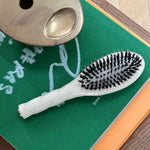 Petite Brosse à cheveux - N°2 L’INDISPENSABLE Blanc crème - Maison Caldeira