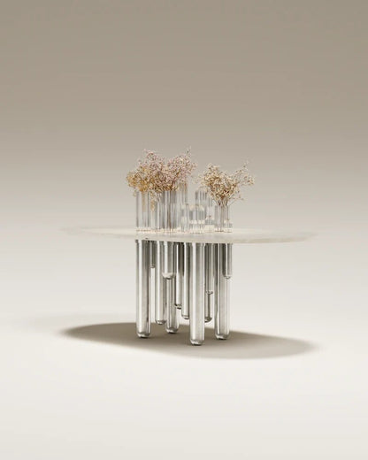 Tabble Cactus Ovale installée dans un intérieur lumineux de style méditerranéen contemporain.