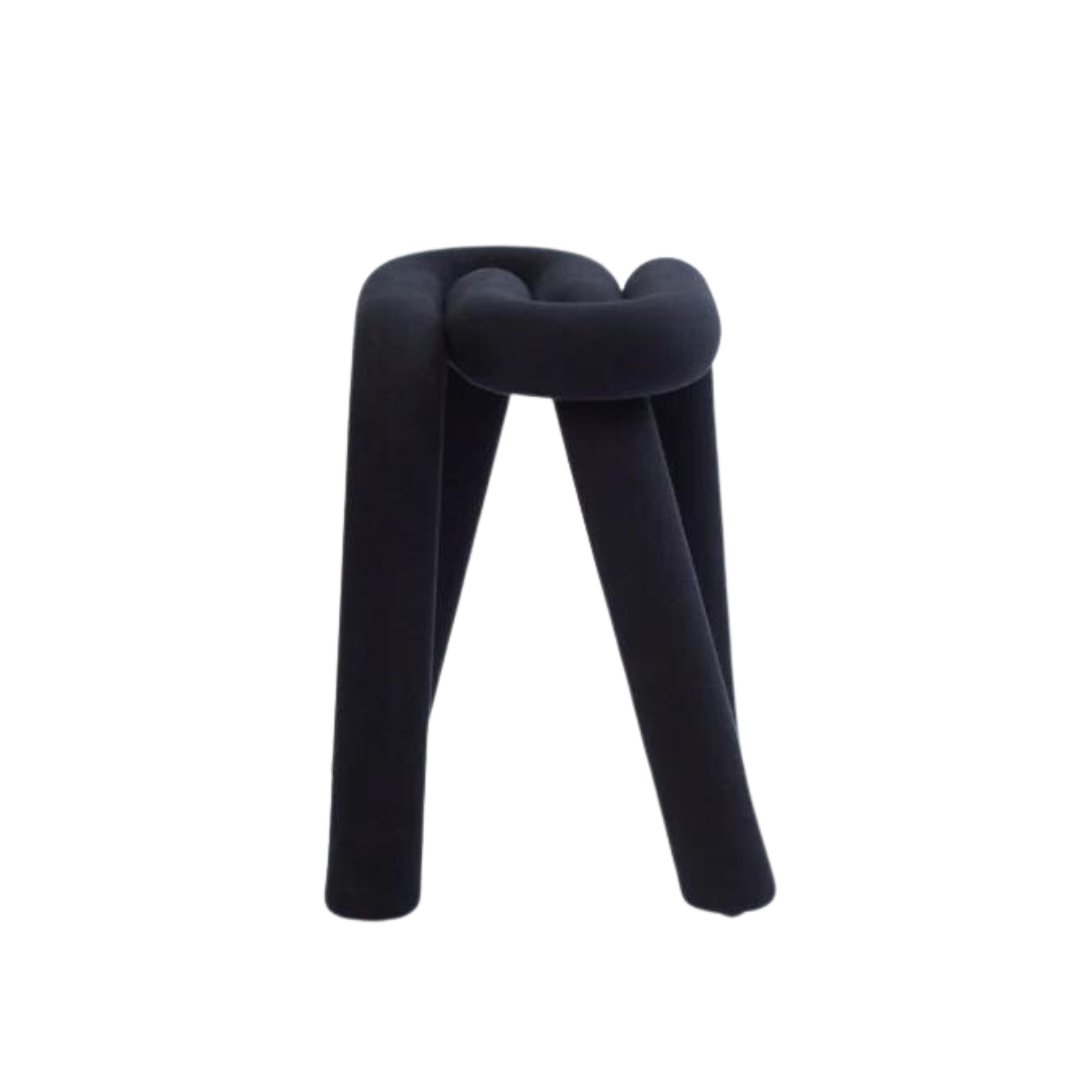 Tabouret Bold Noir – style graphique et sculptural dans un intérieur moderne